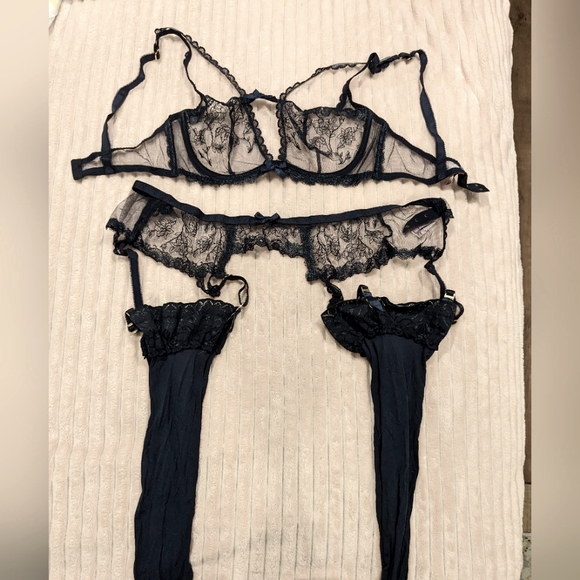 agent provocateur Poppy Lingerie Set Bra Size 34c, Bottom Size 2,3 Deep Purple e agent provocateur Poppy Lingerie Set Bra Size 34c, Bottom Size 2,3 Deep Purple e